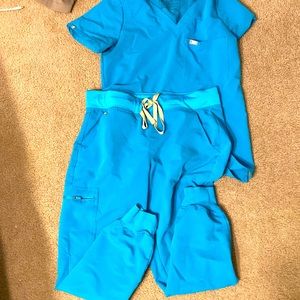 Teal figs scrub set lightly worn